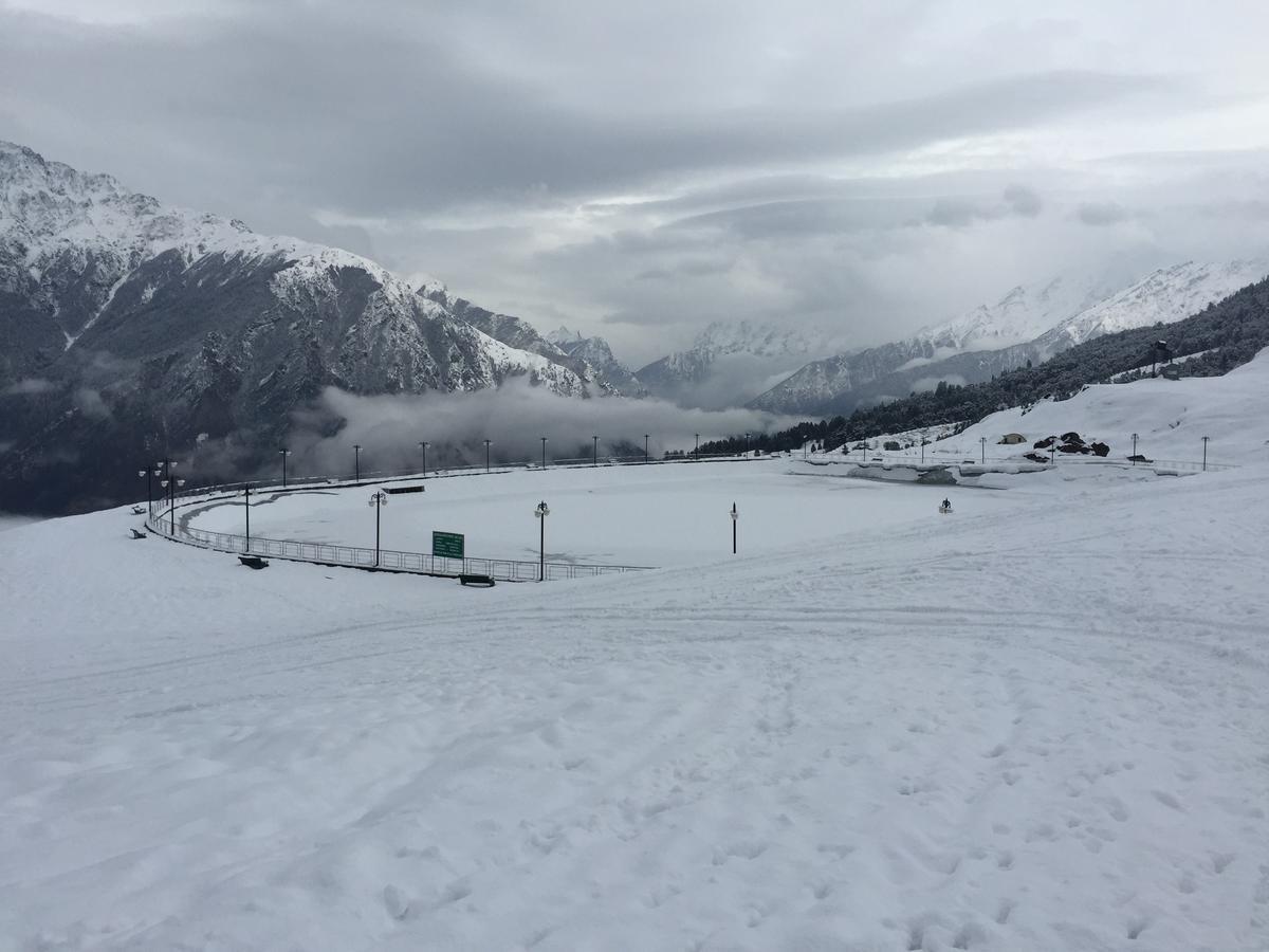 Clifftop Club Auli Joshimath Luaran gambar